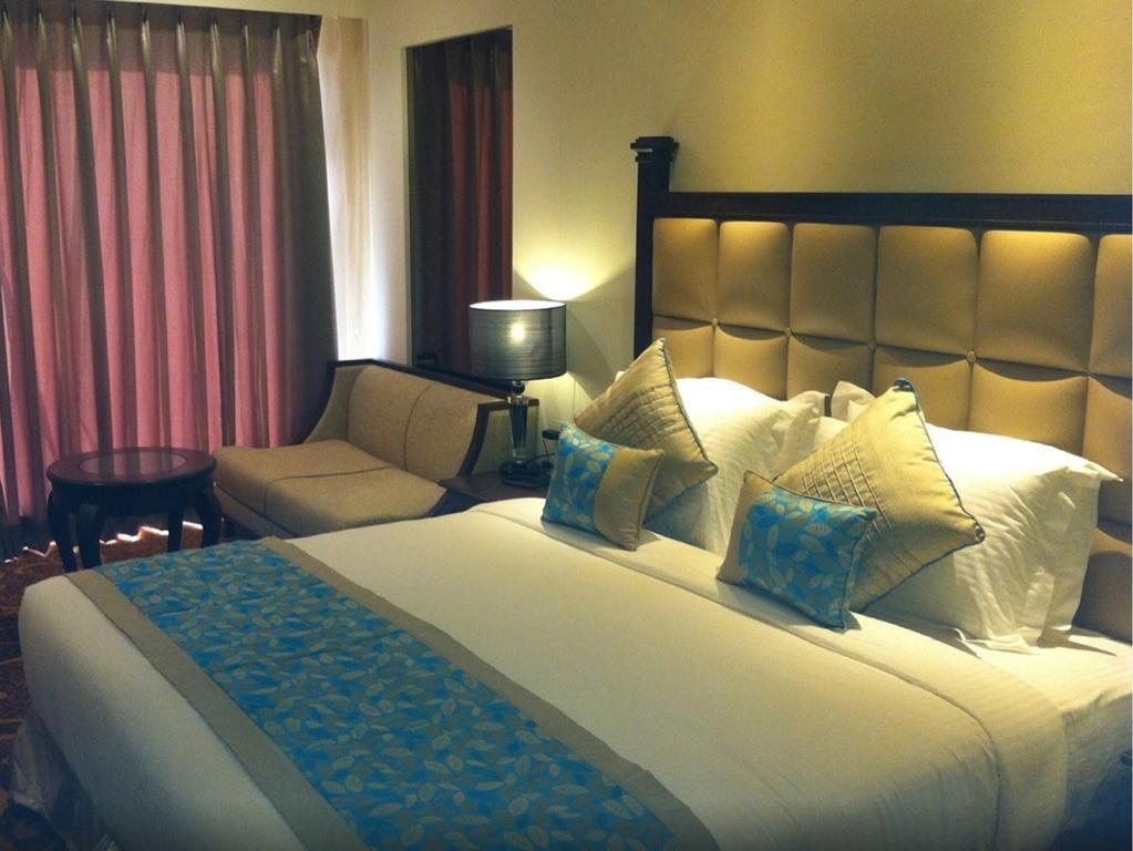 Country Inn & Suites By Radisson, Батинда Екстериор снимка
