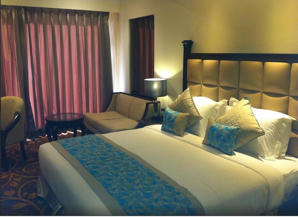 Country Inn & Suites By Radisson, Батинда Екстериор снимка