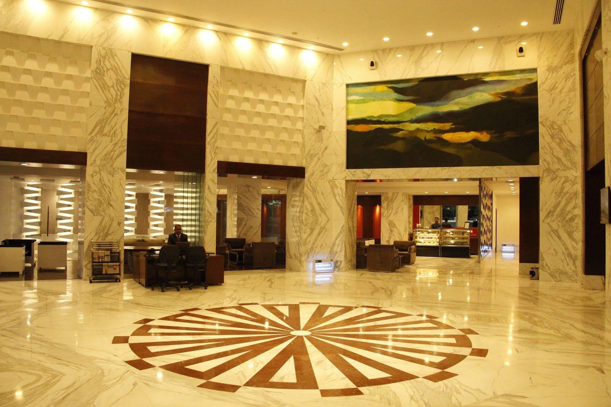 Country Inn & Suites By Radisson, Батинда Екстериор снимка