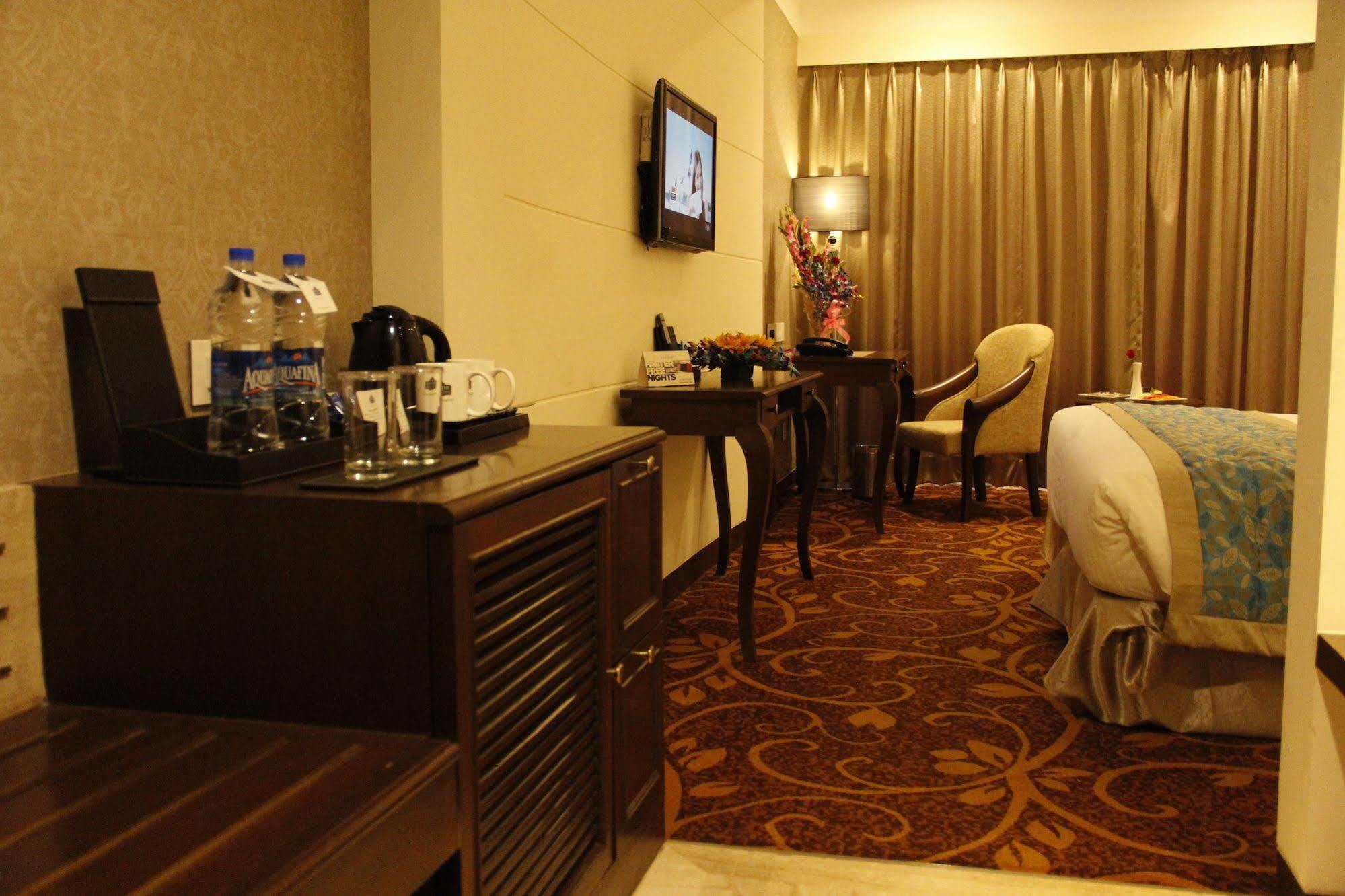 Country Inn & Suites By Radisson, Батинда Екстериор снимка