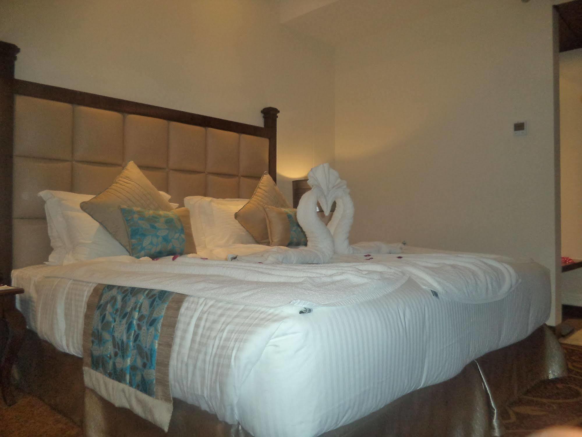 Country Inn & Suites By Radisson, Батинда Екстериор снимка