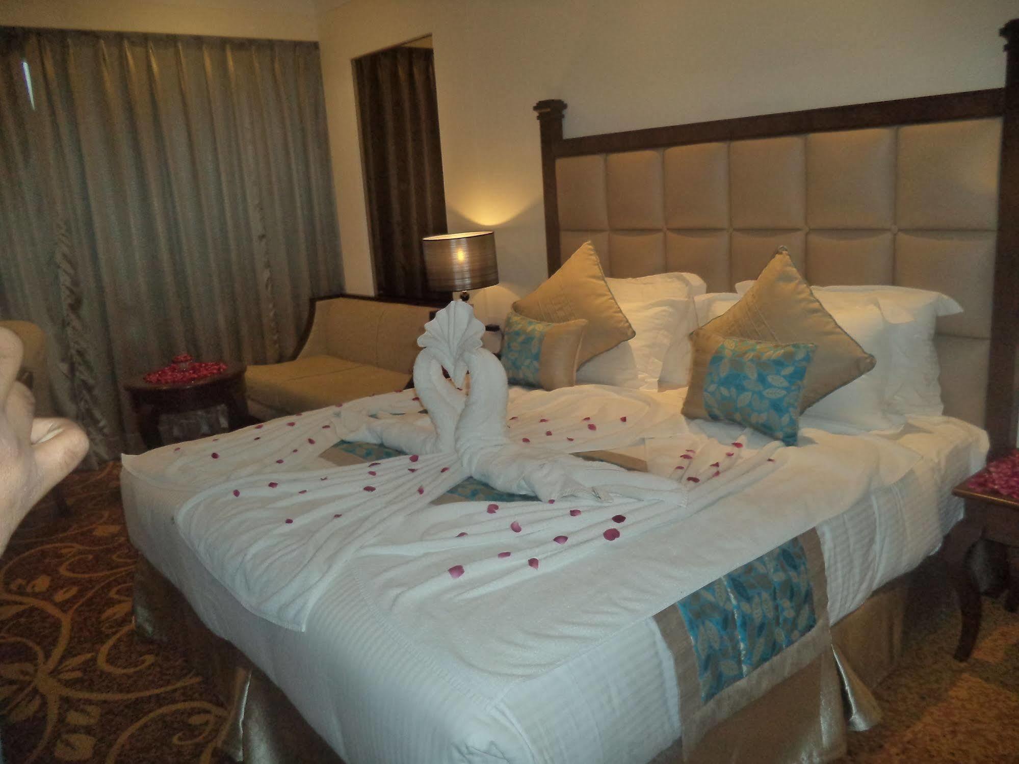 Country Inn & Suites By Radisson, Батинда Екстериор снимка