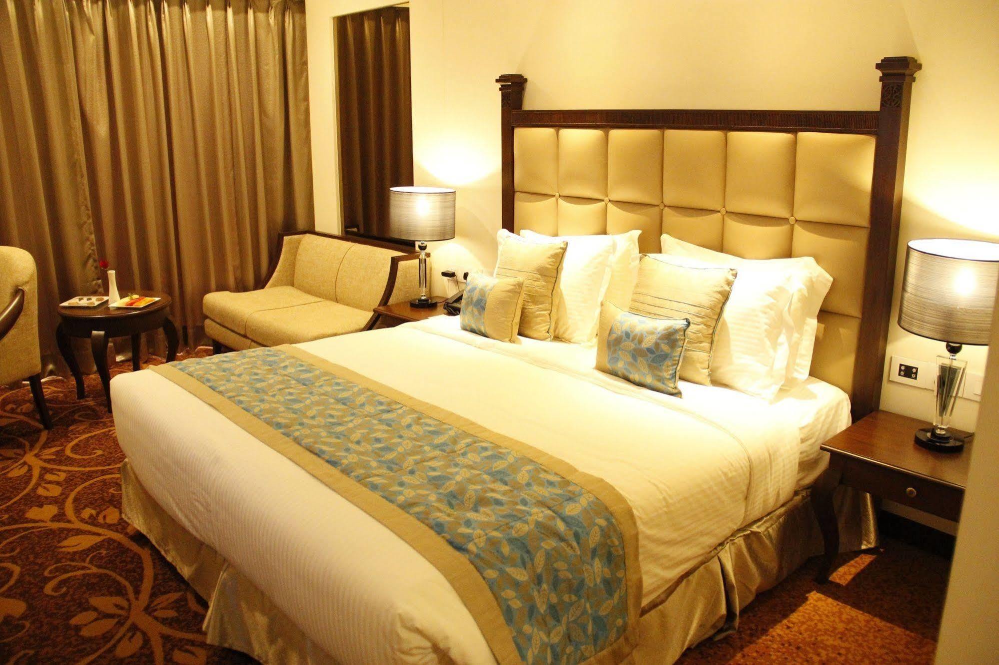 Country Inn & Suites By Radisson, Батинда Екстериор снимка