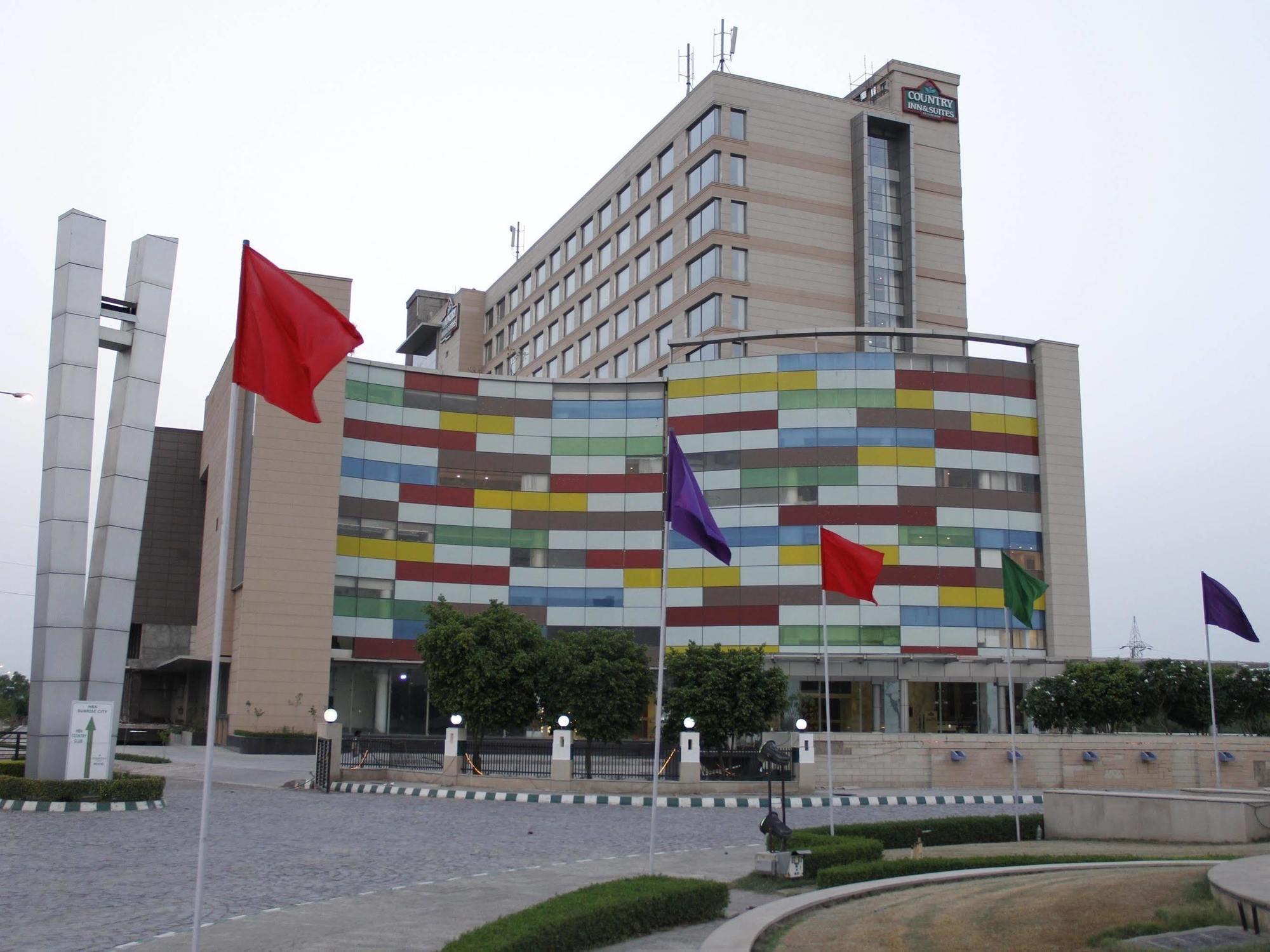 Country Inn & Suites By Radisson, Батинда Екстериор снимка
