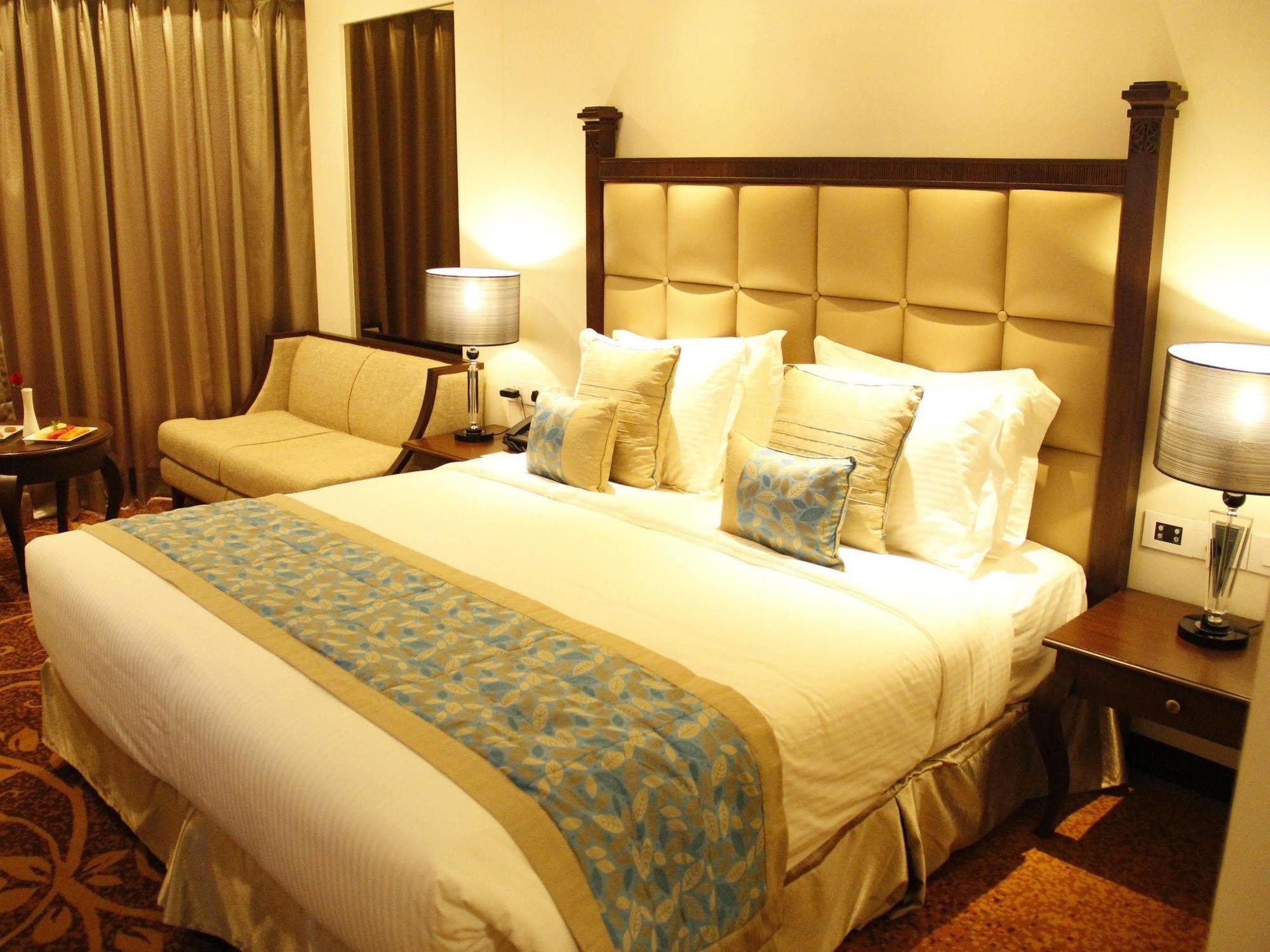 Country Inn & Suites By Radisson, Батинда Екстериор снимка