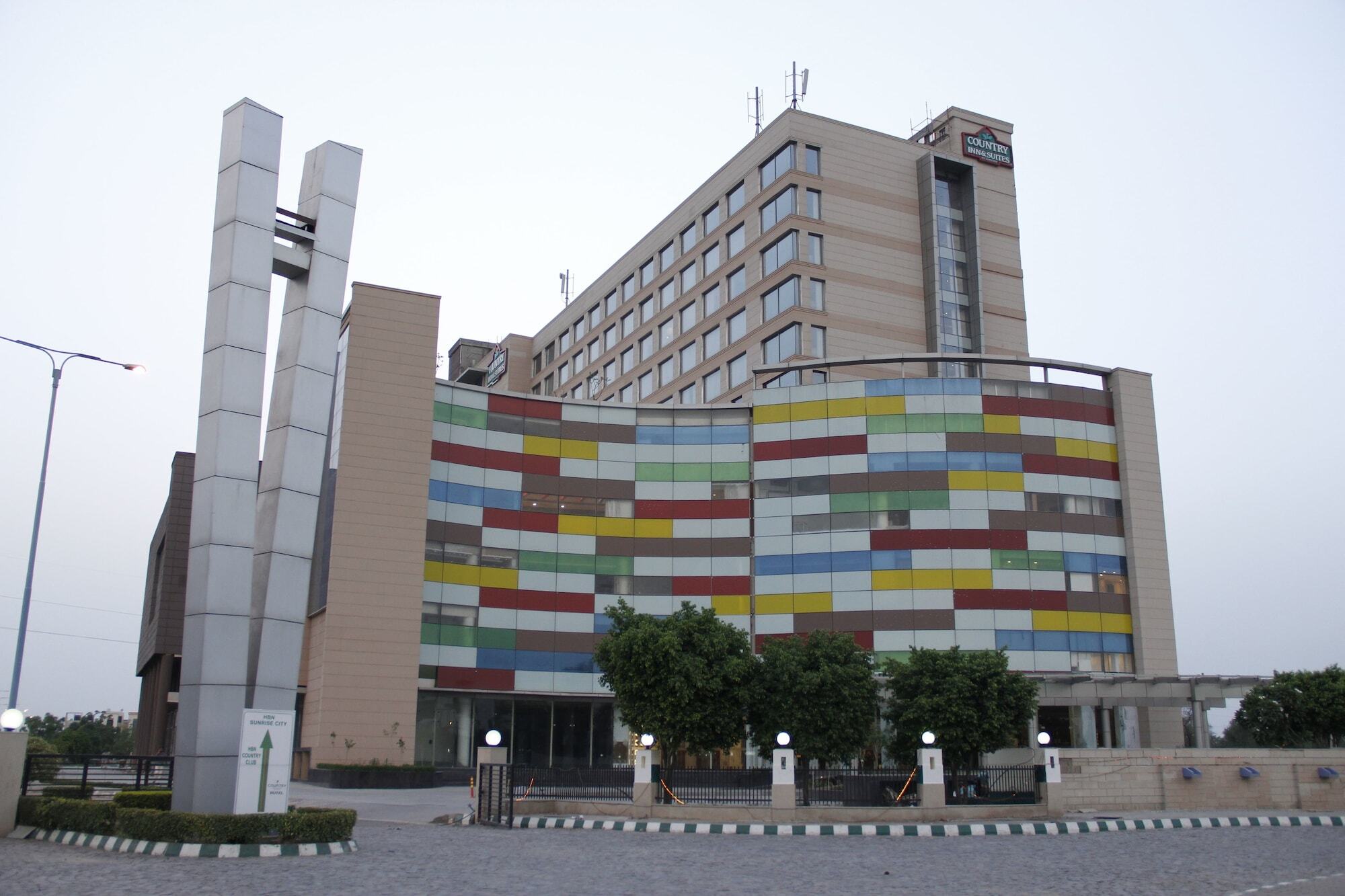 Country Inn & Suites By Radisson, Батинда Екстериор снимка